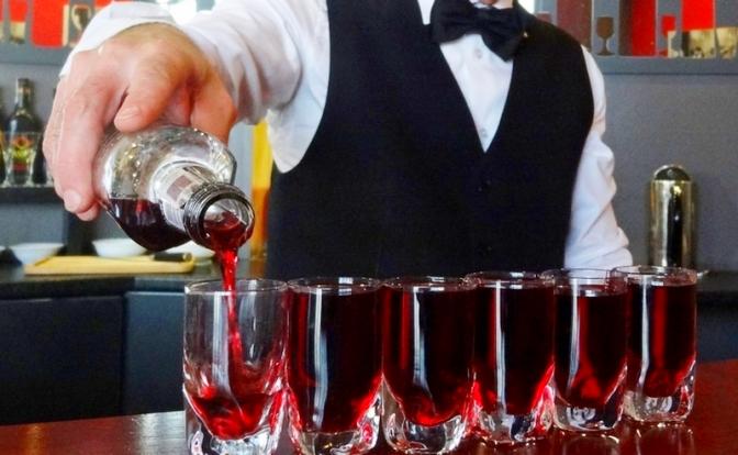 Эксперт рассказал, чем опасны вишневые и абрикосовые настойки