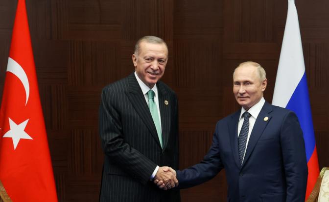 На фото: президент РФ Владимир Путин и президент Турции Реджеп Тайип Эрдоган (справа налево)