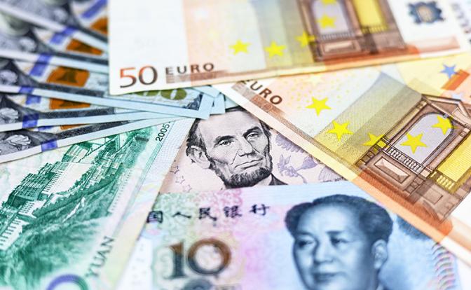 Курс доллара взял отметку 95, евро и юань также взлетают