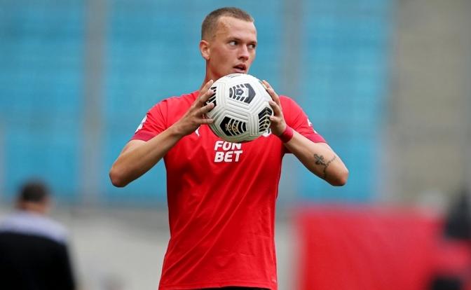 На фото: защитник подмосковных "Химок" Артур Черный