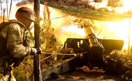 На фото: боевая работа 152-мм гаубицы "Гиацинт - Б" в зоне проведения специальной военной операции
