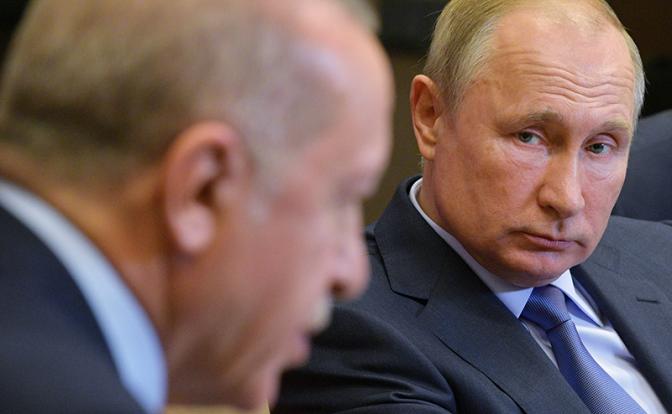 На фото (справа налево): президент России Владимир Путин и его турецкий коллега Реджеп Тайип Эрдоган