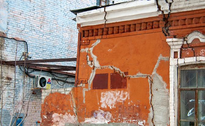 На фото: аварийное жилье в Самаре