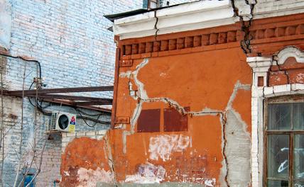На фото: аварийное жилье в Самаре