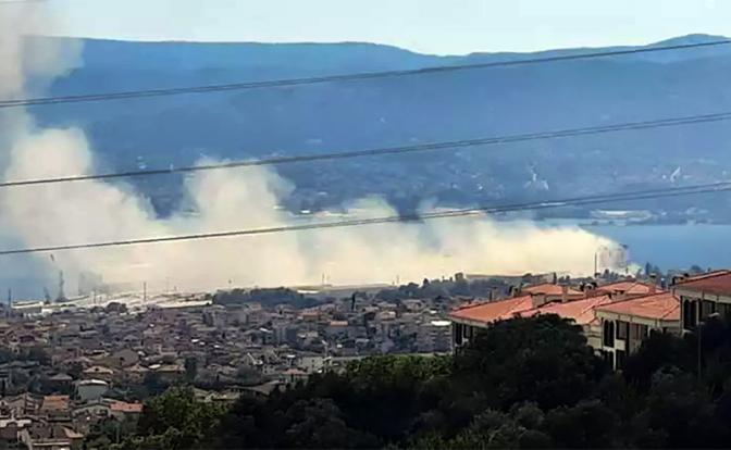 На фото: во время  взрыва в порту Дериндже, Турция