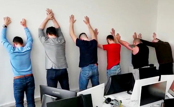 Телефонные мошенники теперь не только воруют деньги, но и поджигают военкоматы