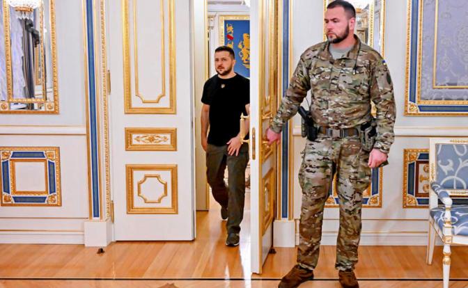 На фото: глава киевского режима Владимир Зеленский