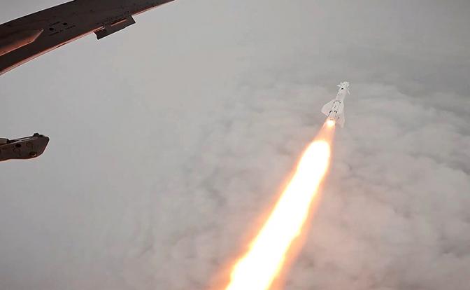 На фото: боевое применение истребителей Су-34 ВКС РФ по объектам военной инфраструктуры ВСУ