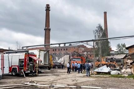 На фото: последствия взрыва на территории Загорского оптико-механического завода.