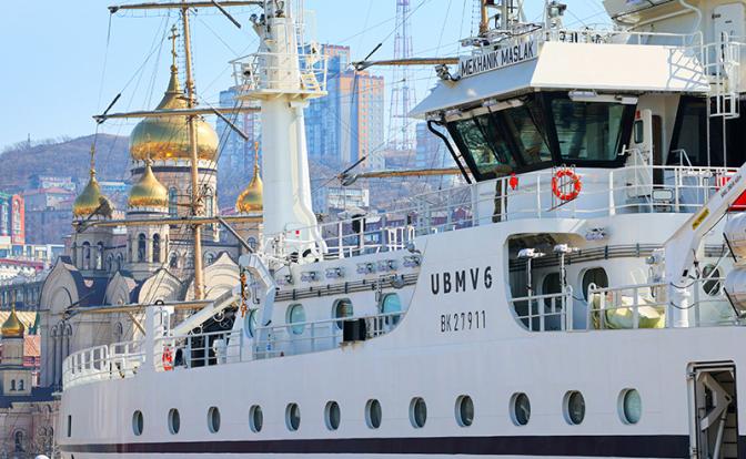 На фото: большой морозильный рыболовный траулер проекта СТ-192 "Механик Маслак" (входит в АО "ОСК")