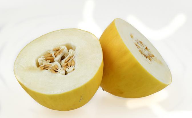 Диетолог рассказала, можно ли пить воду после дыни
