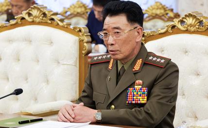 На фото: министр обороны КНДР генерал армии Кан Сун