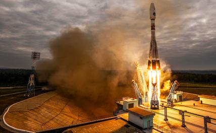 На фото: запуск ракеты-носителя «Союз-2.1б» с автоматической космической станцией (АМС) «Луна-25» с космодрома Восточный.