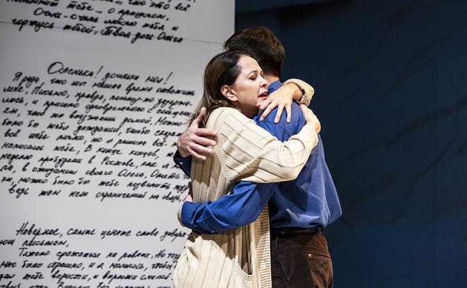 «Неотправленные письма»: Театр Моссовета поставил спектакль о Донбассе