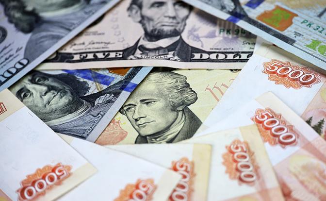 На Мосбирже обновился курс доллара