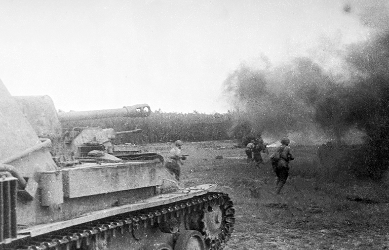На фото: бои на Курской дуге,1943 г.