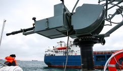 Крымский мост: Опасаясь морских дронов, наши топят свои баржи в Керченском проливе