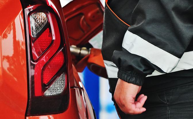 Эксперт Лютягин объяснил резкий скачок цен на бензин