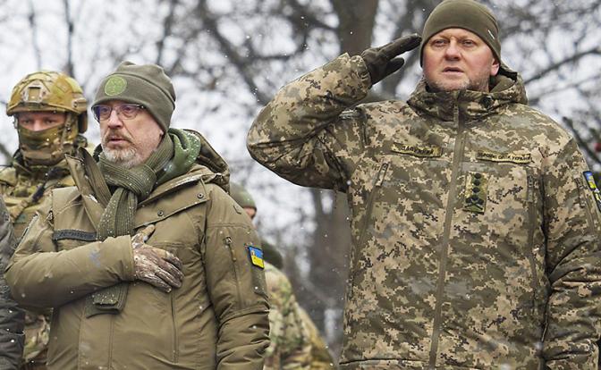 На фото: Алексей Резников и главком ВСУ Валерий Залужный (слева направо)