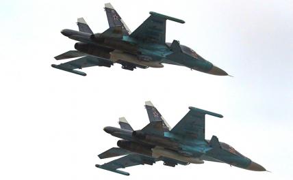 На фото: истребители-бомбардировщики Су-34