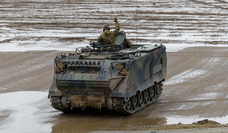 На фото: бронетранспортер M113.