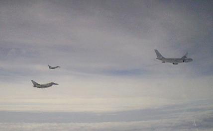 На фото: самолеты ВВС Великобритании над нейтральными водами Черного моря