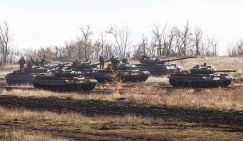 Линия фронта: Русская пехота и танки ждут часа для атаки