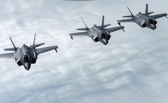 На фото: истребители F-35