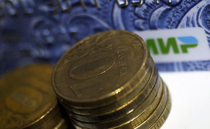 Экономист Чирков объяснил, зачем в России хотят ограничить переводы в рублях