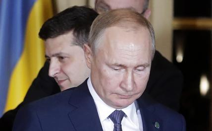 На фото: президент Украины Владимир Зеленский и президент России Владимир Путин (слева направо)