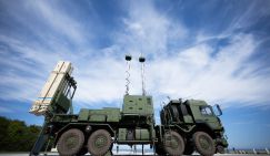Patriot, IRIS-T, NASAMS: Пентагон пытается обложить "Герань" в небе Украины красными флажками