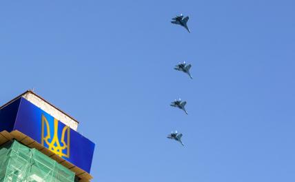 На фото: бомбардировщики Су-24
