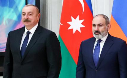 На фото: президент Азербайджана Ильхам Алиев и премьер-министр Армении Никол Пашинян (слева направо)