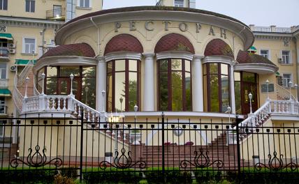 На фото: Симферополь, гостиница "Украина"