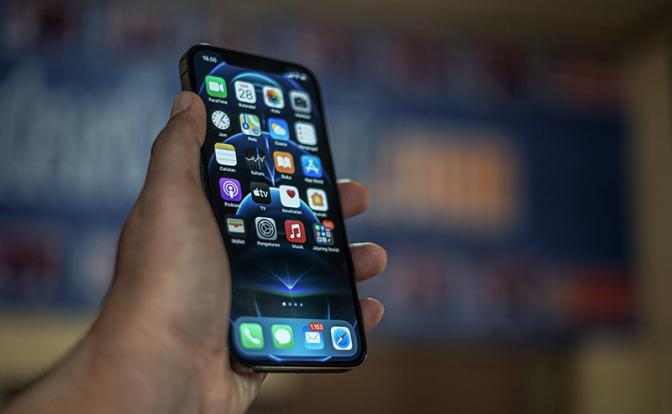 У смартфонов iPhone 12 зафиксировано превышение уровня электромагнитного излучения