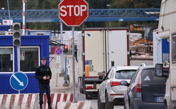 Польша вводит запрет въезд в страну на российских автомобилях