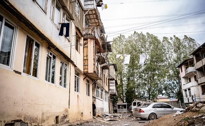 На фото: последствия обстрела Степанакерта