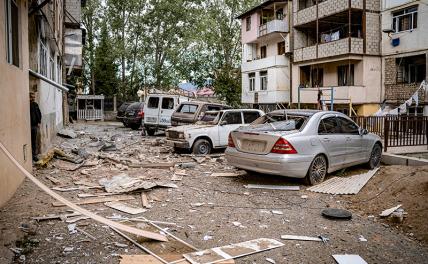 На фото: последствия обстрела Степанакерта