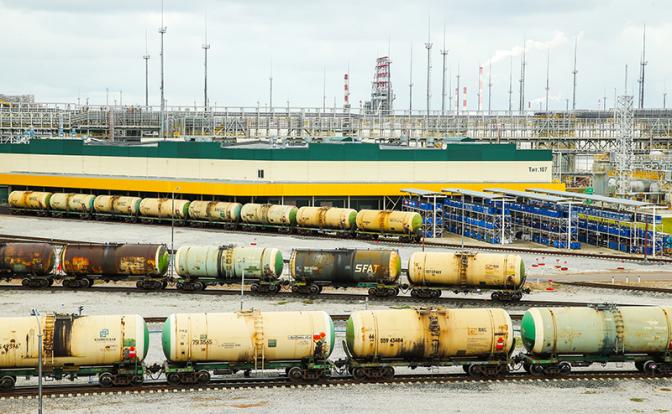 Вывоз ГСМ запретили, но цены на многих АЗС заоблачные — объясняем
