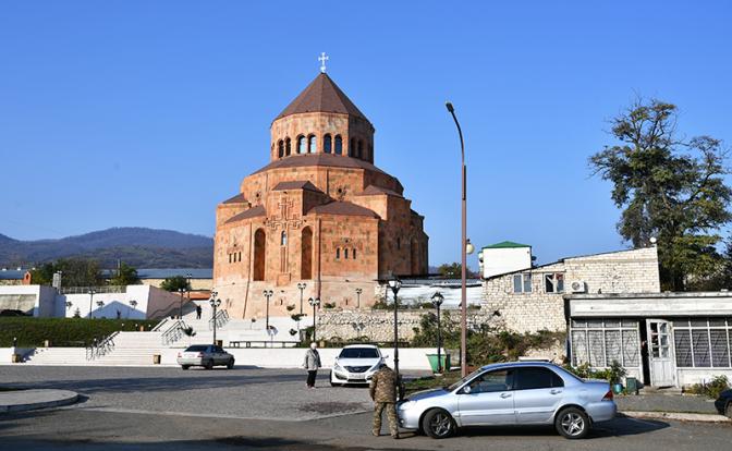 На фото: Степанакерт. Собор Покрова Святой Божьей Матери.