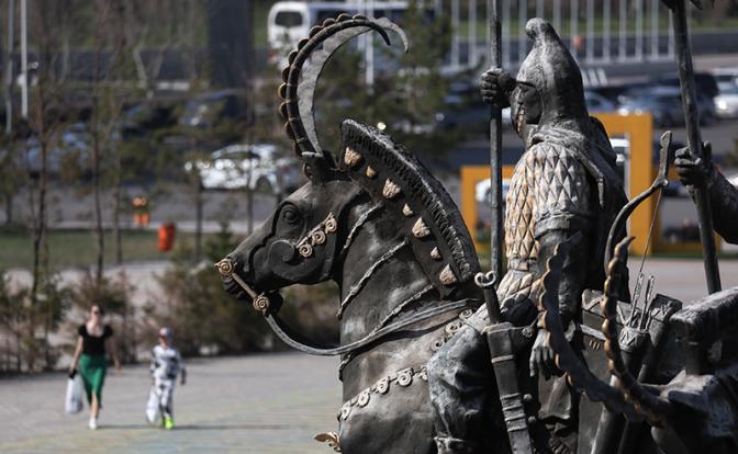 Политолог Суздальцев: Казахстан пытается выжить в современных реалиях