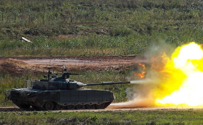 Подавляющее преимущество в "броне": Русские танки Т-80БВМ рвутся к Купянску