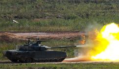 Подавляющее преимущество в "броне": Русские танки Т-80БВМ рвутся к Купянску