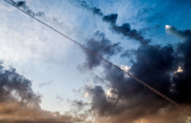 На фото: запуск ракет по Израилю со стороны Палестины.