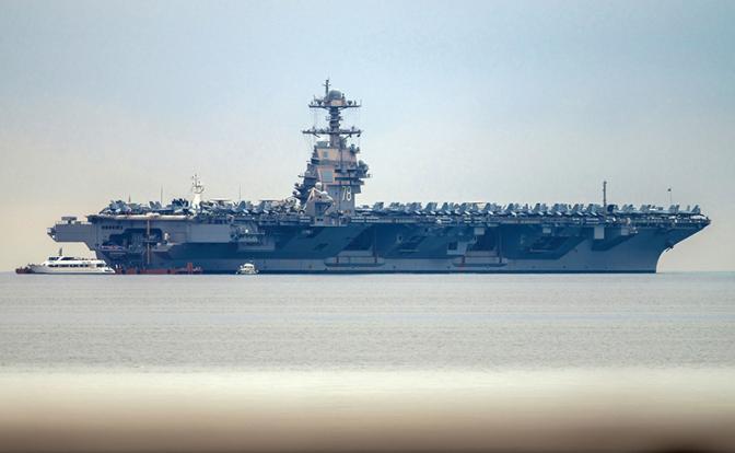 На фото: авианосец ВМС США "Джеральд Р. Форд"