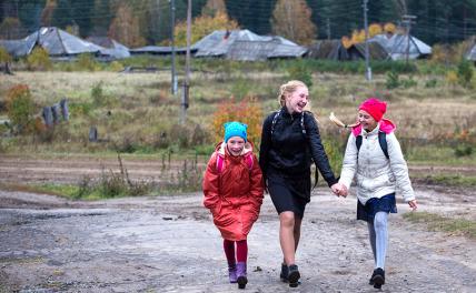 На фото: школьники в селе Унара Седельниковского района, Омская область.