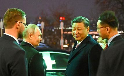На фото: президент РФ Владимир Путин и председатель КНР Си Цзиньпин (на втором плане слева направо)