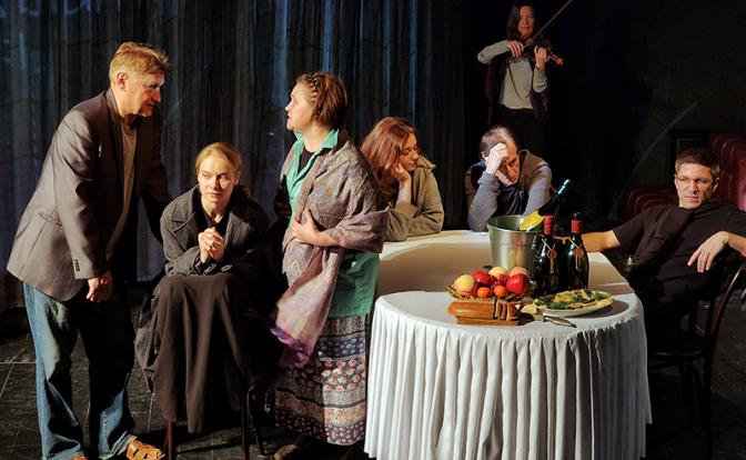 Островского в жанре буффонады поставил Московский театр иллюзии