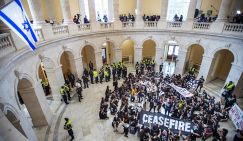 Новая традиция: Пока Байден был в отлучке, в Вашингтоне опять захватили Капитолий