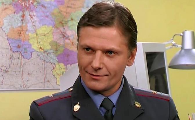 На фото: актер Михаил Тощев в роли зам. начальника Городецкого в фильме "Висяки".